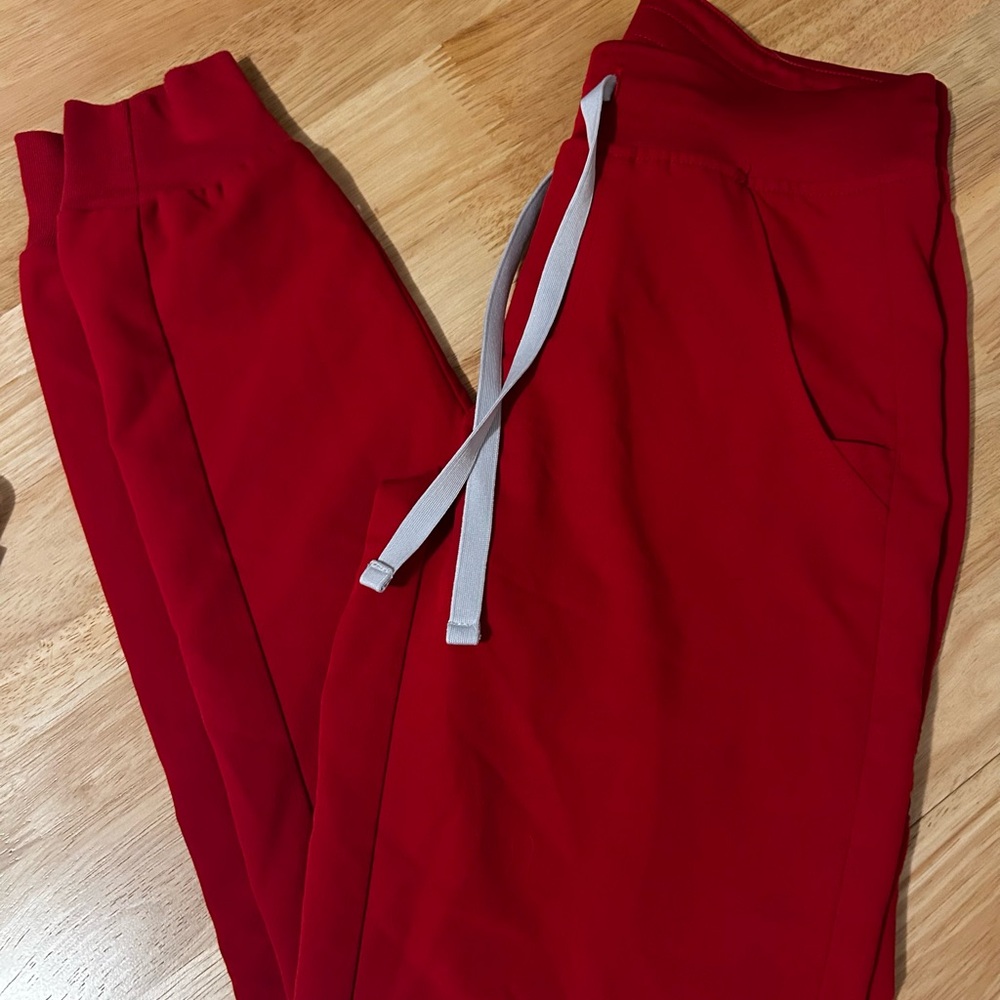 Xxs figs Jogger Pants with xxs rafaela top